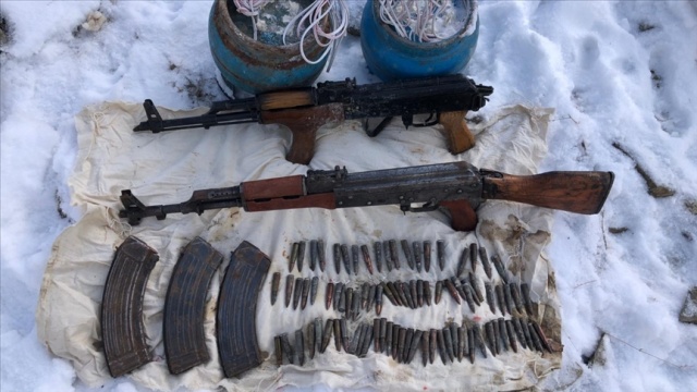 Van'da silah ve mühimmat ele geçirildi Van'da silah ve mühimmat ele geçirildi