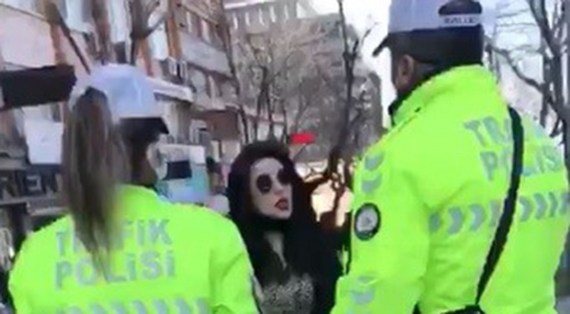 "Ortada virüs yok. Maske takmam" dedi, cezayı yedi "Ortada virüs yok. Maske takmam" dedi, cezayı yedi