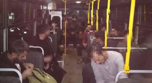 12 kaçak göçmen geri dönüşüm atölyesinde yakalandı 12 kaçak göçmen geri dönüşüm atölyesinde yakalandı