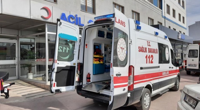 18 yaşındaki genç kendini bıçakladı 18 yaşındaki genç kendini bıçakladı