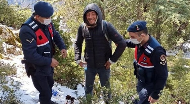4 gün çimen yiyerek hayatta kaldı