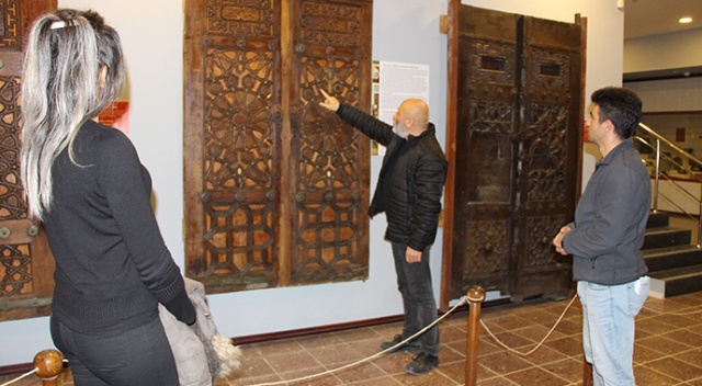 535 yıllık caminin penceresinde Kayı sembolleri bulundu