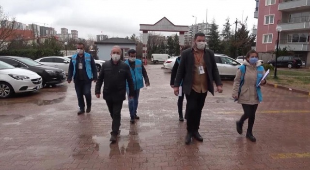 Aileleri &quot;Covid-19 Dedektifleri&quot; denetliyor