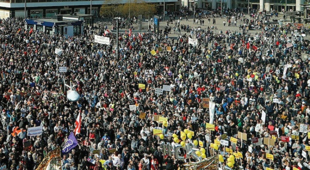 Almanya&#039;da artan konut kiraları protesto edildi