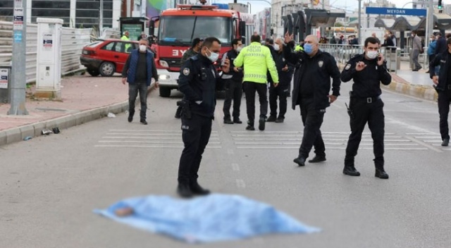 Antalya’da makas dehşeti: 1 ölü, 3 yaralı Antalya’da makas dehşeti: 1 ölü, 3 yaralı