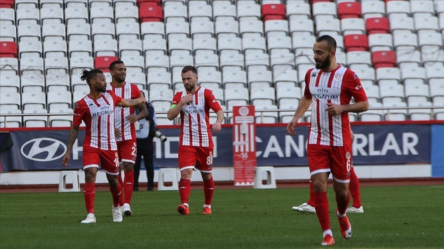 Antalyaspor yenilmezlik serisini 13 maça çıkardı Antalyaspor yenilmezlik serisini 13 maça çıkardı