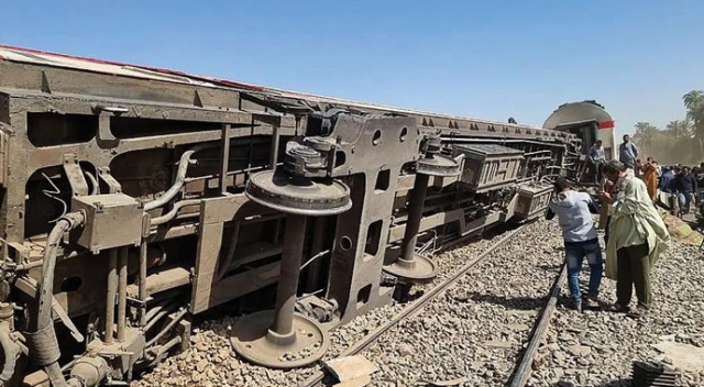 Arap ülkeleri Mısır&#039;daki tren kazası dolayısıyla taziye mesajları yayımladı