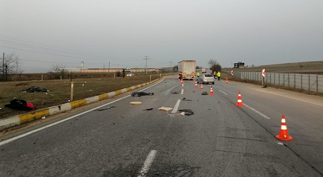 Aşırı hız sonucu feci kaza: 2 ölü, 1 yaralı Aşırı hız sonucu feci kaza: 2 ölü, 1 yaralı