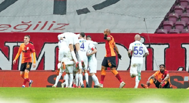 Aslan girdi krize!