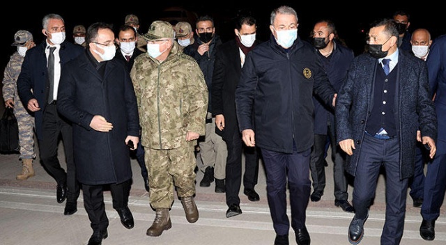 Bakan Akar'dan açıklama: İncelemeler bugün başlayacak Bakan Akar'dan açıklama: İncelemeler bugün başlayacak