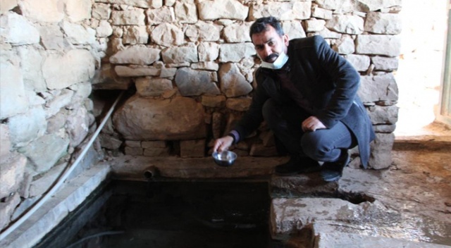 Bu suyu içen şifa buluyor, çamuru ise ağrılara iyi geliyor Bu suyu içen şifa buluyor, çamuru ise ağrılara iyi geliyor