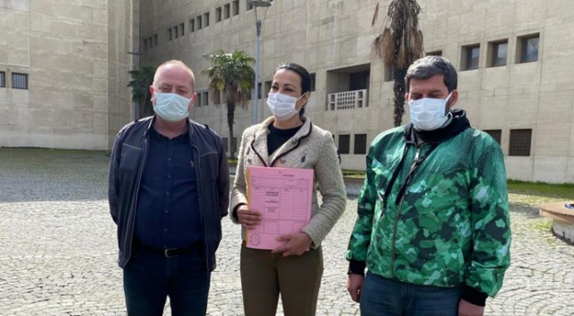 Bursasporlu taraftarlardan eski yönetime suç duyurusu Bursasporlu taraftarlardan eski yönetime suç duyurusu