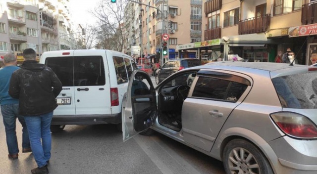 Çaldığı araçla kent merkezinde gezerken yakalandı Çaldığı araçla kent merkezinde gezerken yakalandı