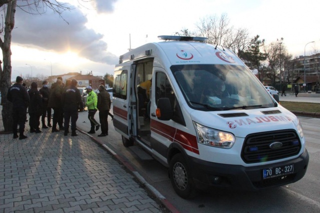 Cip ile çarpışan hafif ticari araç yan yattı: 1 yaralı