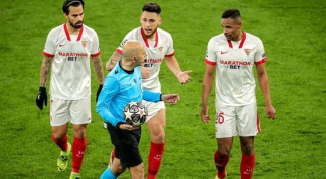 Cüneyt Çakır, Şampiyonlar Ligi'nde geceye damga vurdu! Golü iptal etti, penaltı verdi Cüneyt Çakır, Şampiyonlar Ligi'nde geceye damga vurdu! Golü iptal etti, penaltı verdi