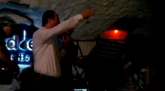 Darbeyi alkışlayan CHP&#039;li başkana 2,5 ay hapis
