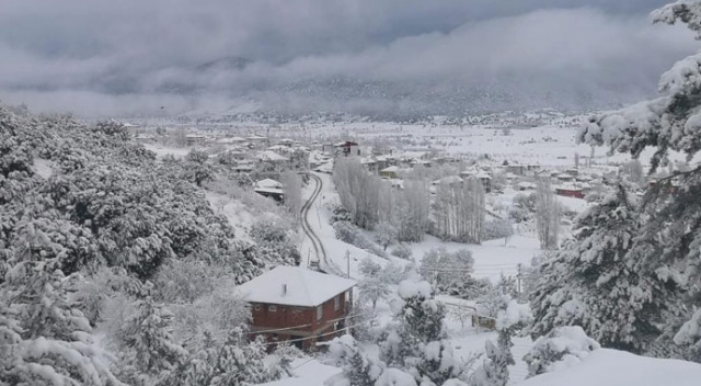 Denizli’de kar kalınlığı 15 santimetreye yükseldi Denizli’de kar kalınlığı 15 santimetreye yükseldi