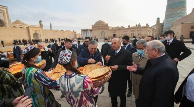 Dışişleri Bakanı Çavuşoğlu Özbekistan'da tarihi Hive kentini ziyaret etti Dışişleri Bakanı Çavuşoğlu Özbekistan'da tarihi Hive kentini ziyaret etti