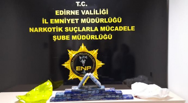 Edirne'de bir otomobilde 10 kilodan fazla eroin ele geçirildi Edirne'de bir otomobilde 10 kilodan fazla eroin ele geçirildi