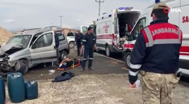 Elazığ’da trafik kazası: 4’ü çocuk 8 yaralı Elazığ’da trafik kazası: 4’ü çocuk 8 yaralı