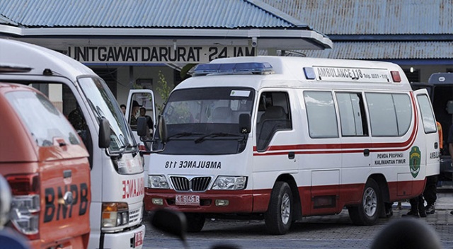 Endonezya'da otobüs vadiye uçtu: 27 ölü, 39 yaralı Endonezya'da otobüs vadiye uçtu: 27 ölü, 39 yaralı