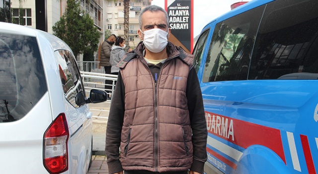 Eşini öldüren arkadaşına adliyeye girerken 'adamsın' dedi, gözaltına alındı Eşini öldüren arkadaşına adliyeye girerken 'adamsın' dedi, gözaltına alındı