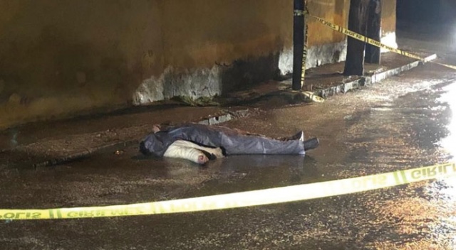 Eskişehir'de sokak ortasında ceset bulundu Eskişehir'de sokak ortasında ceset bulundu