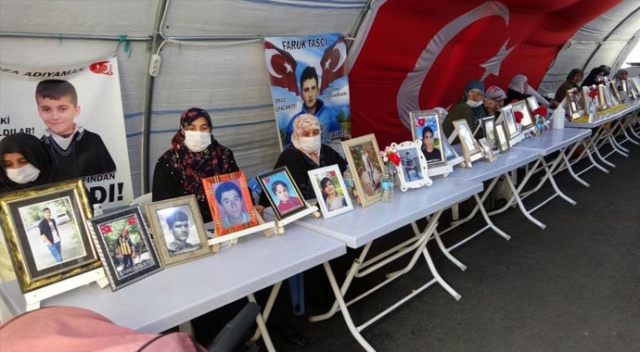 Evlat nöbetindeki aileler çocuklarını HDP&#039;den istemeye devam ediyor
