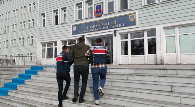 FETÖ ve PKK şüphelisi 3 kişi tutuklandı FETÖ ve PKK şüphelisi 3 kişi tutuklandı