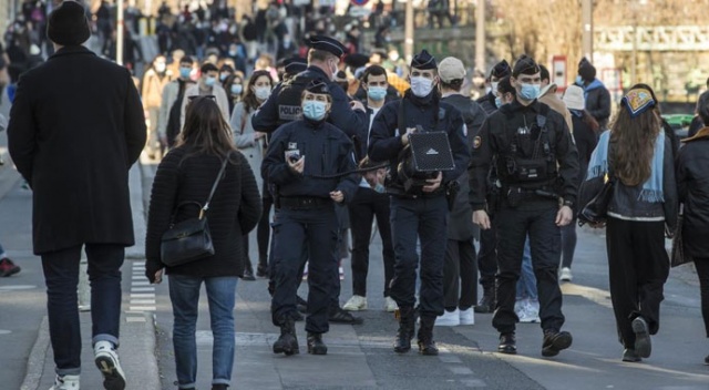 Fransa’da son 24 saatte 27 bin 166 yeni vaka Fransa’da son 24 saatte 27 bin 166 yeni vaka