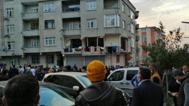 Gaziosmanpaşa'da bir apartman dairesinde doğalgaz patlaması meydana geldi Gaziosmanpaşa'da bir apartman dairesinde doğalgaz patlaması meydana geldi