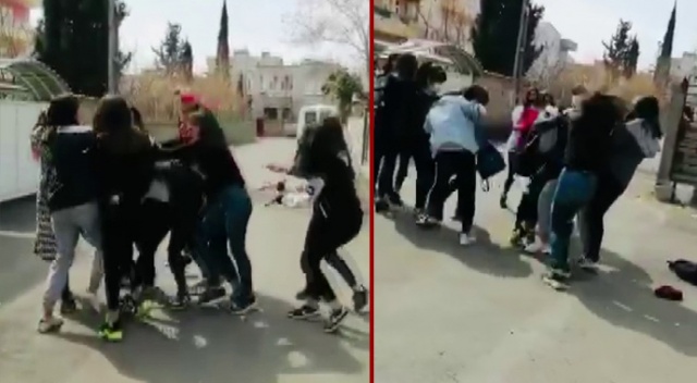 Genç kızların saç saça baş başa kavgası kamerada Genç kızların saç saça baş başa kavgası kamerada