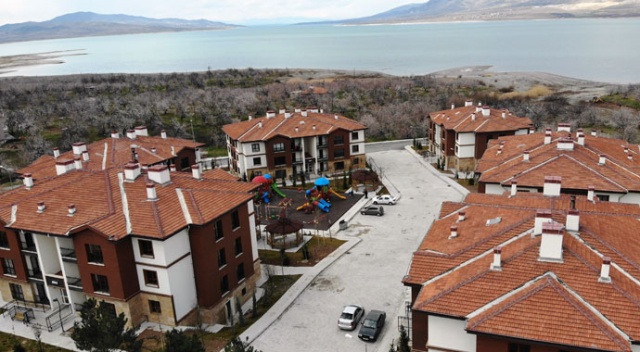 Göl manzaralı konutlarda hayat başladı