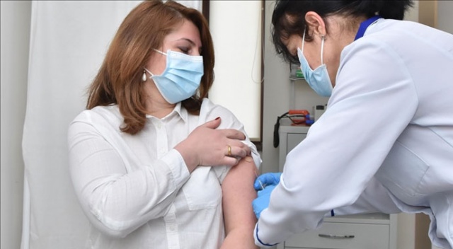 Gürcistan'da sağlık çalışanları Kovid-19'a karşı aşılanmaya başladı Gürcistan'da sağlık çalışanları Kovid-19'a karşı aşılanmaya başladı
