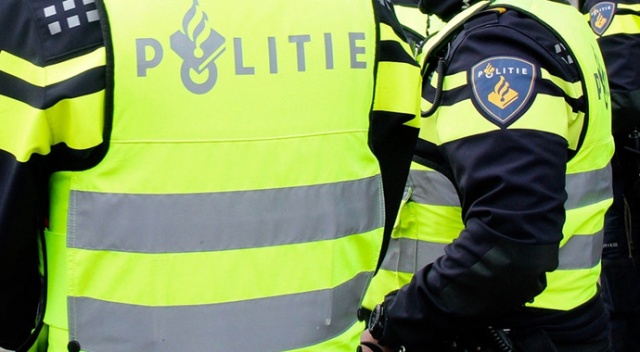 Hollanda'da teşkilatında ırkçı ifadeler kullanılan polis şefi Türklerden özür diledi Hollanda'da teşkilatında ırkçı ifadeler kullanılan polis şefi Türklerden özür diledi