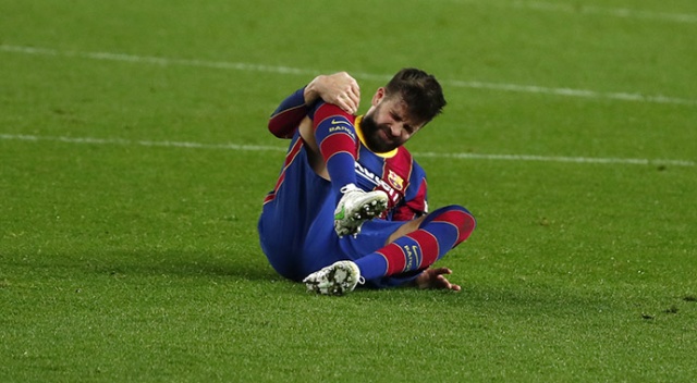 Barcelona'da Pique 1 ay sahalarda yok Barcelona'da Pique 1 ay sahalarda yok