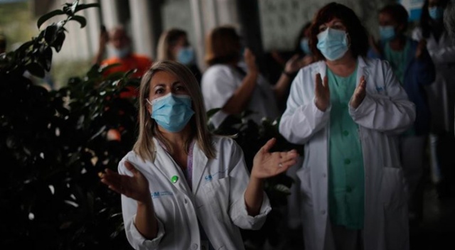İspanya'da Kovid-19 salgınında günlük vaka ve can kayıpları artmaya başladı İspanya'da Kovid-19 salgınında günlük vaka ve can kayıpları artmaya başladı