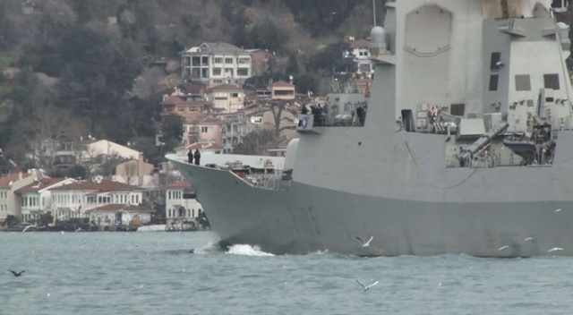 İspanya savaş gemisi İstanbul Boğazı’ndan geçti