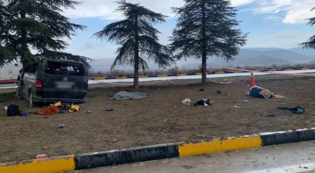 Isparta'da trafik kazası: 3 ölü 8 yaralı