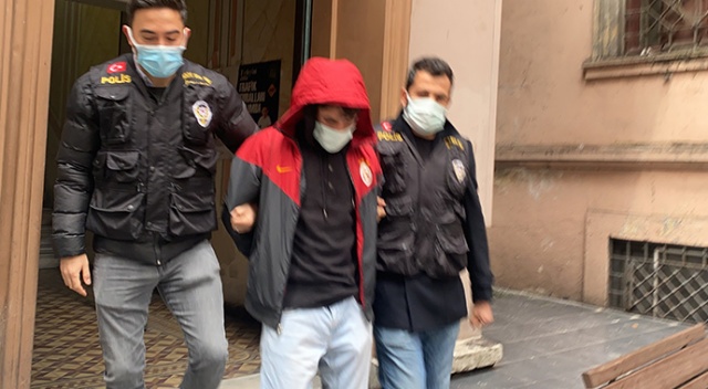 İstanbul’da “örümcek adam” gibi binaya tırmanan hırsız tutuklandı İstanbul’da “örümcek adam” gibi binaya tırmanan hırsız tutuklandı