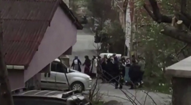 İstanbul’da pes dedirten görüntü: Korona tedbirlerini hiçe sayıp yol ortasında halay çektiler İstanbul’da pes dedirten görüntü: Korona tedbirlerini hiçe sayıp yol ortasında halay çektiler