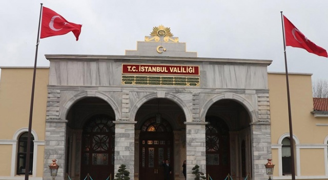 İstanbul Valiliği: Feminist Gece Yürüyüşü'nde 13 kişi gözaltına alındı İstanbul Valiliği: Feminist Gece Yürüyüşü'nde 13 kişi gözaltına alındı