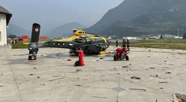 İtalya'da polis helikopteri havalanırken kaza yaptı İtalya'da polis helikopteri havalanırken kaza yaptı