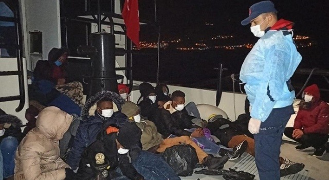 İzmir açıklarında 49 düzensiz göçmen yakalandı İzmir açıklarında 49 düzensiz göçmen yakalandı
