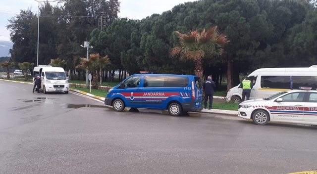 İzmir’de huzur ve güven operasyonu: 25 kişi yakalandı İzmir’de huzur ve güven operasyonu: 25 kişi yakalandı