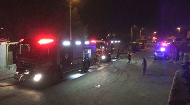 İzmir'de korkunç olay! Karısı ve kızı içerideyken evi ateşe verdi İzmir'de korkunç olay! Karısı ve kızı içerideyken evi ateşe verdi