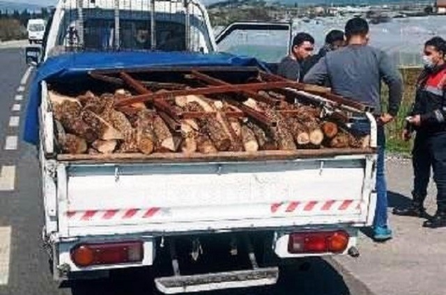 İzmir&#039;de yaşlı kadını evinde gasp eden 3 şüpheli tutuklandı