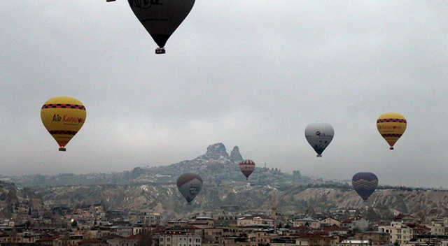 Kapadokya'da gökyüzü balonlarla buluştu Kapadokya'da gökyüzü balonlarla buluştu