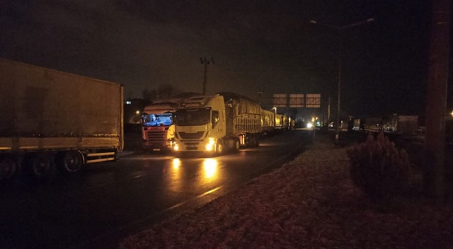 Kar yağışı nedeniyle kapanan Göksun-Kayseri kara yolu ulaşıma açıldı