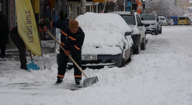 Kara kış geri geldi, 33 yerleşim yeri ulaşıma kapandı Kara kış geri geldi, 33 yerleşim yeri ulaşıma kapandı